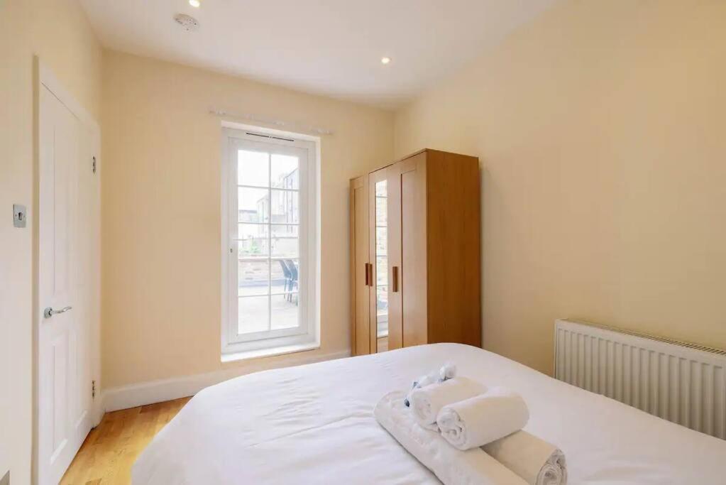 Bright And Quiet 2-Bed 2-Bath With Great Patio Apartment London Exterior photo